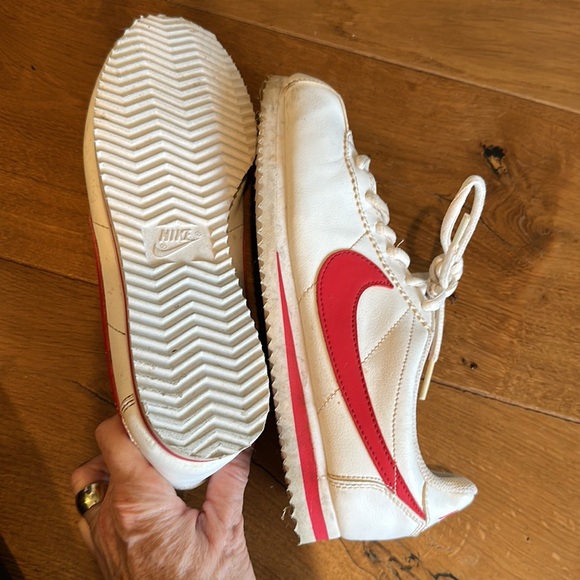Nike 5Y White leather w/ red swoosh vintage design - Picture 2 of 5